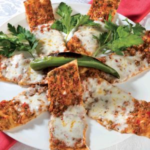 Kıymalı Kaşarlı Pide